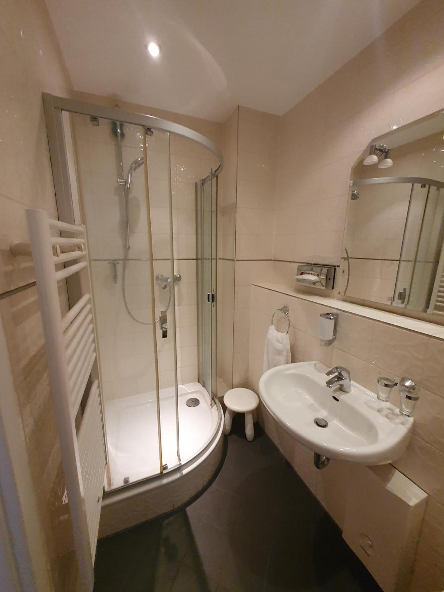 Die Villa, Zimmer 17, Dz Leverkusen Buitenkant foto