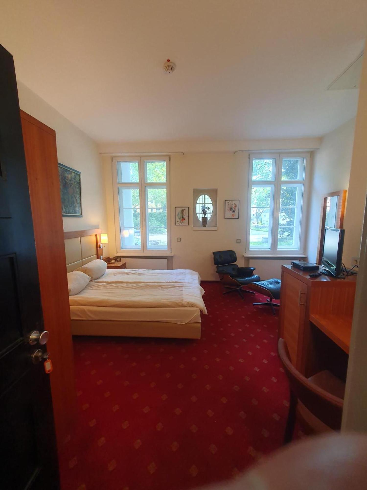 Die Villa, Zimmer 17, Dz Leverkusen Buitenkant foto