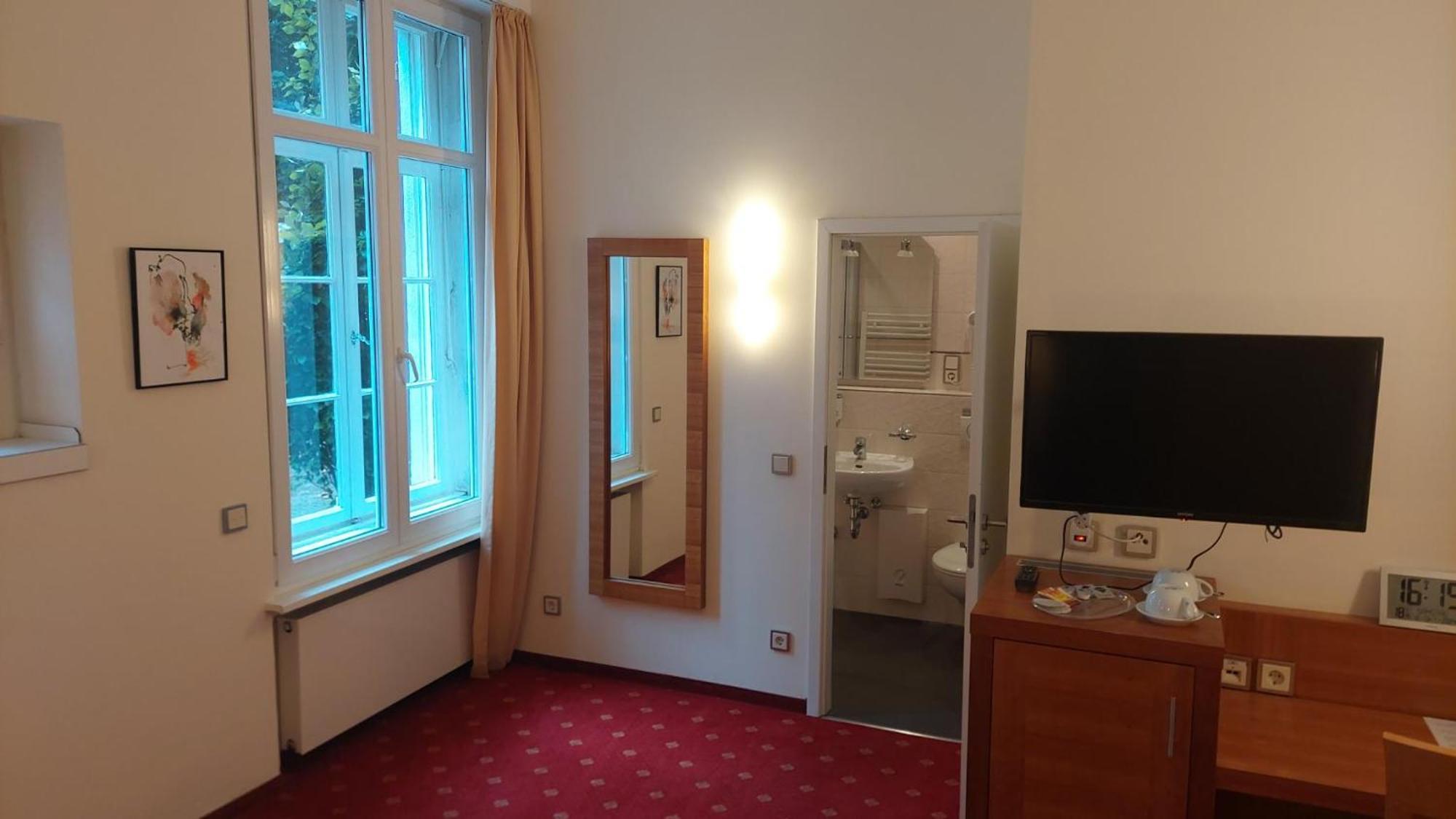 Die Villa, Zimmer 17, Dz Leverkusen Buitenkant foto