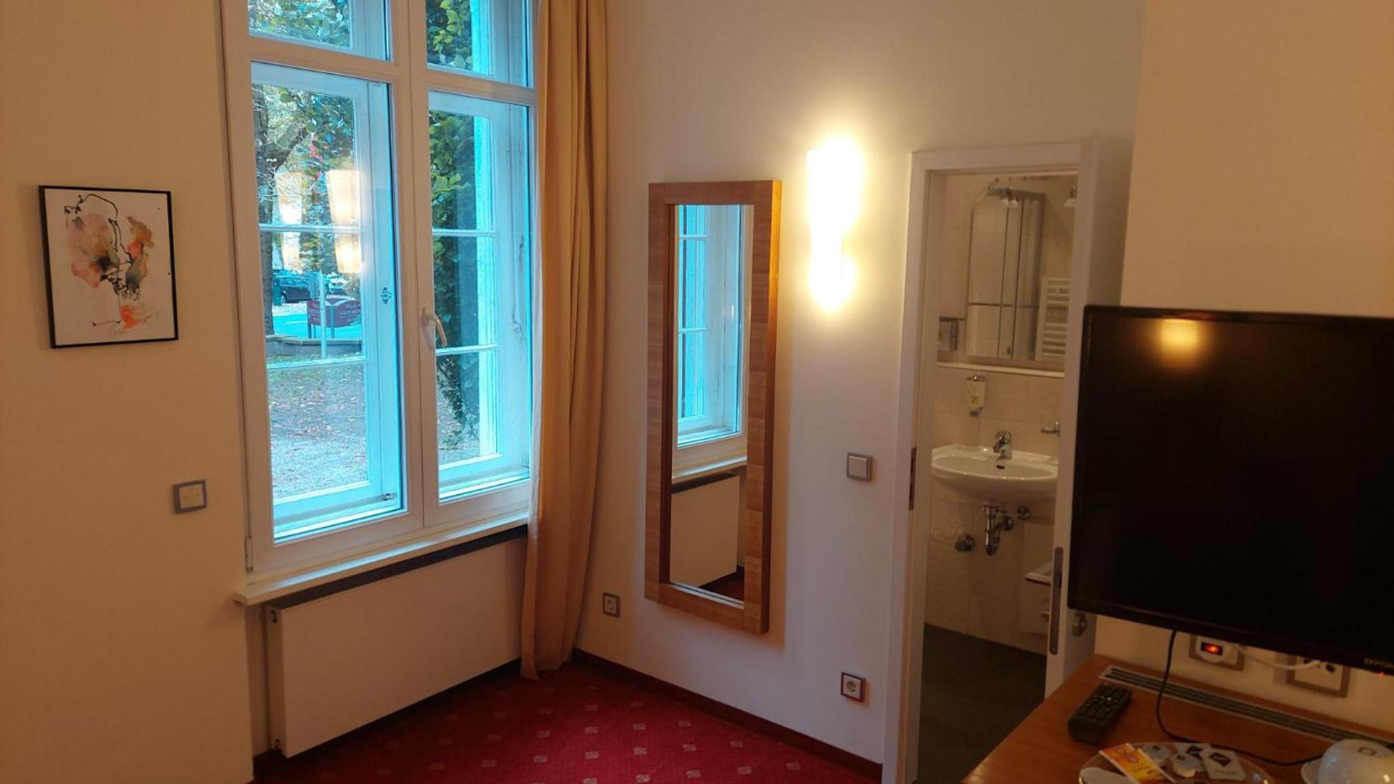 Die Villa, Zimmer 17, Dz Leverkusen Buitenkant foto